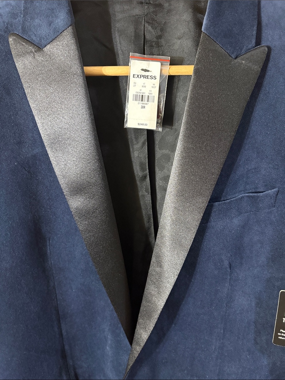 Express Men's Deep Blue Velvet Blazer with Black Satin Lapels - Picture 3 of 9